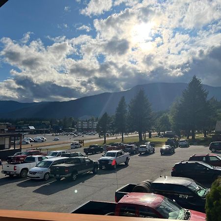 Chalet Inn Kitimat ภายนอก รูปภาพ