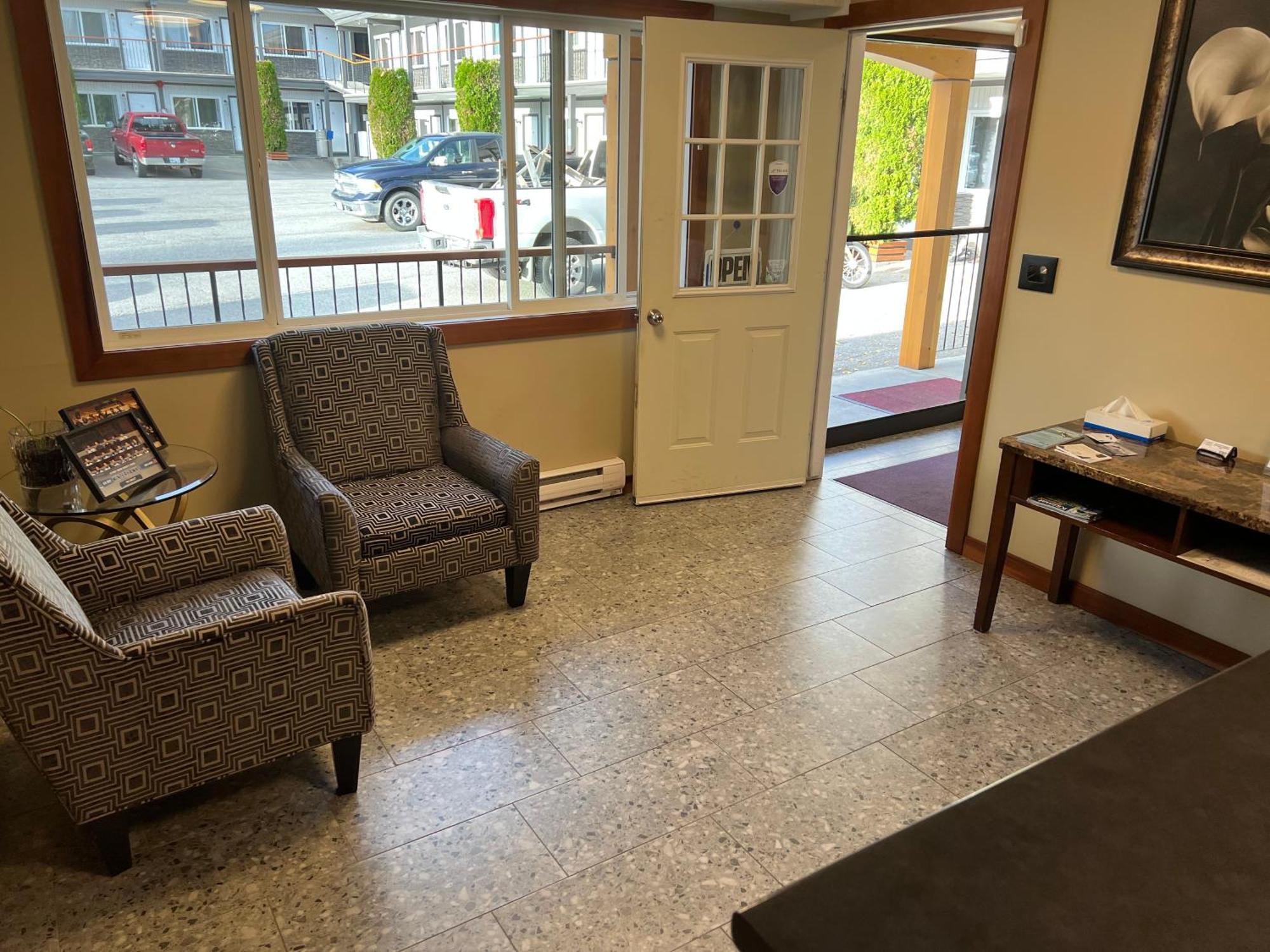 Chalet Inn Kitimat ภายนอก รูปภาพ