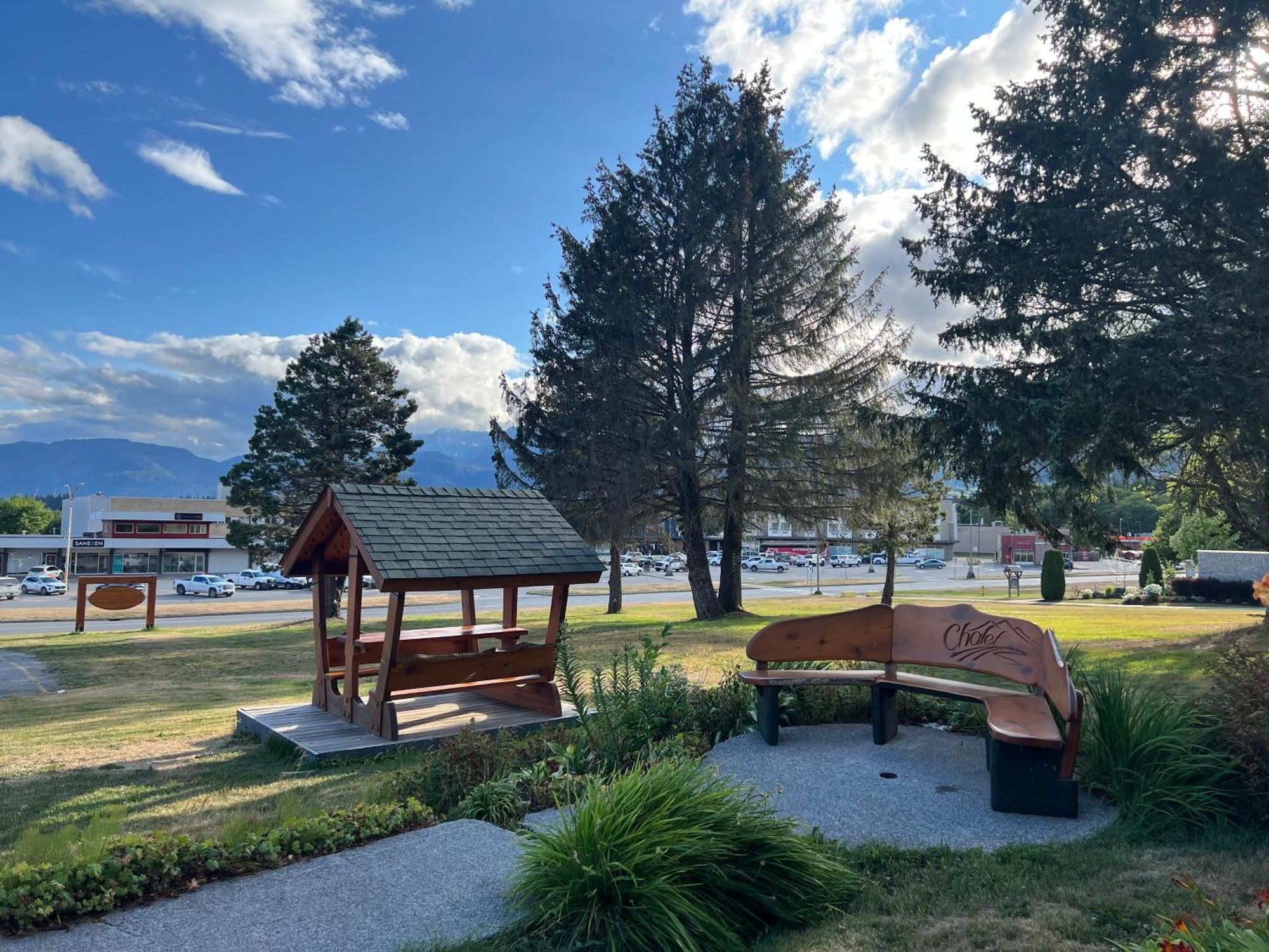 Chalet Inn Kitimat ภายนอก รูปภาพ
