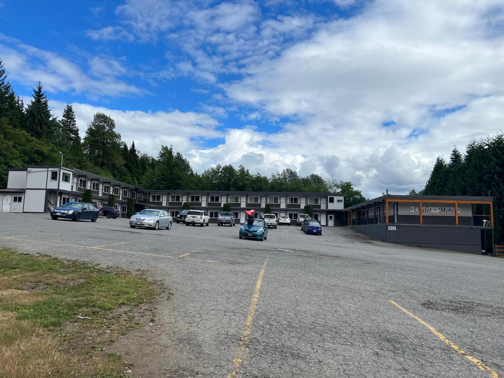 Chalet Inn Kitimat ภายนอก รูปภาพ