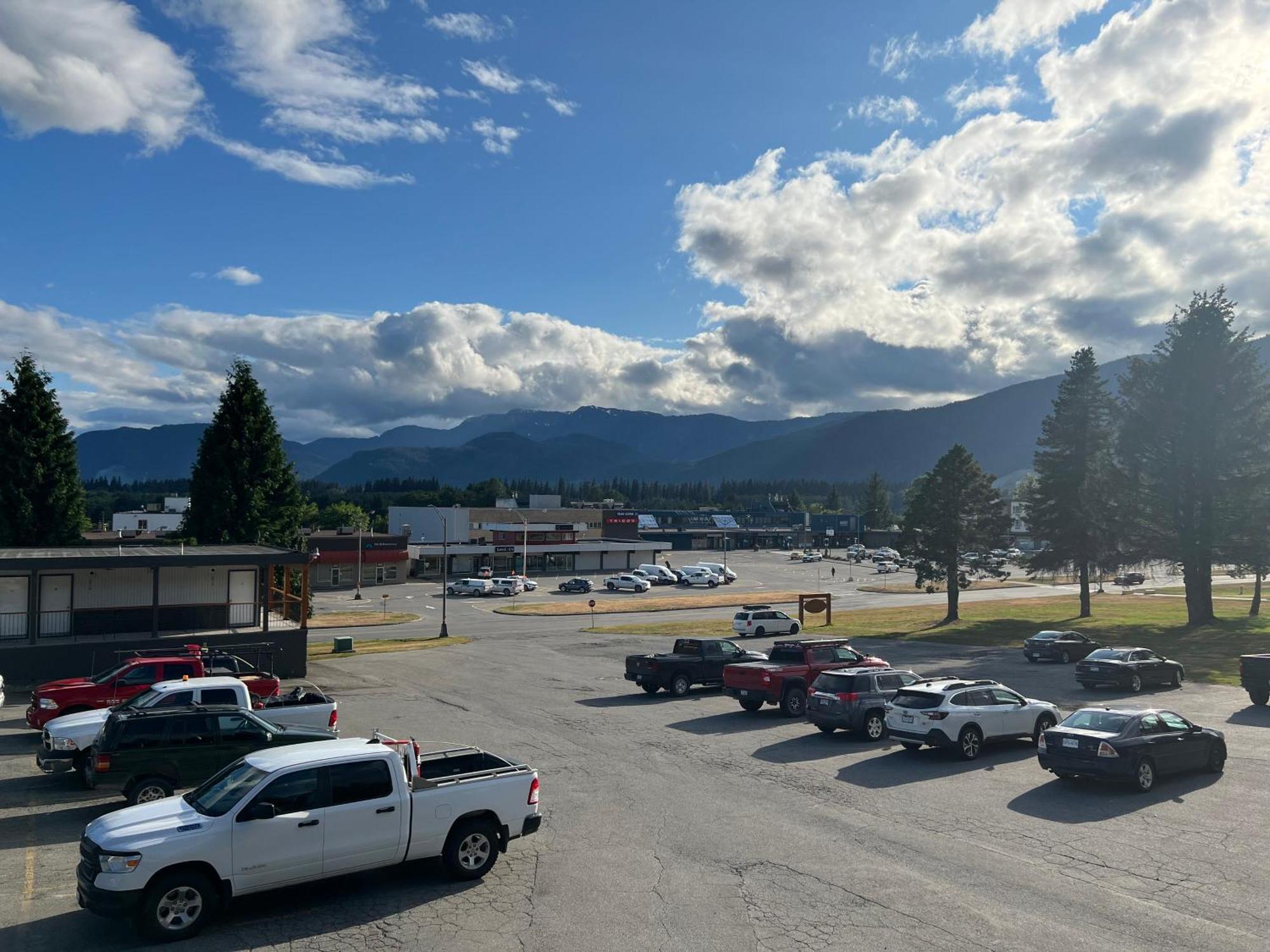 Chalet Inn Kitimat ภายนอก รูปภาพ