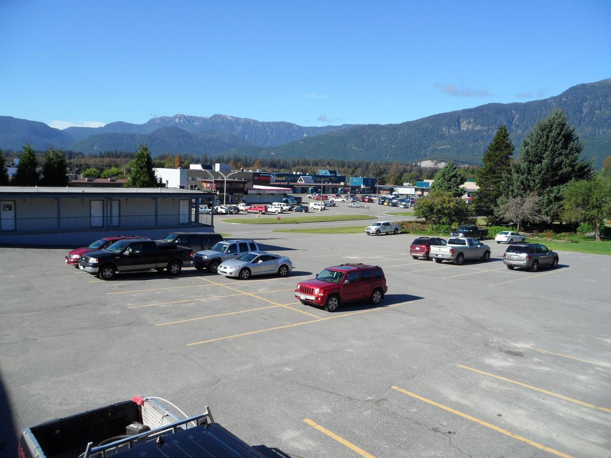 Chalet Inn Kitimat ภายนอก รูปภาพ