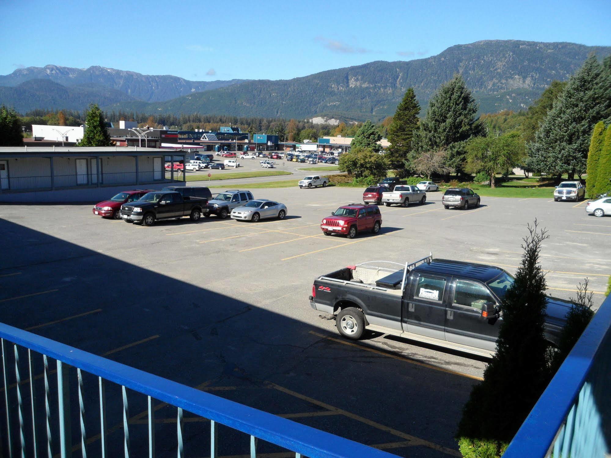 Chalet Inn Kitimat ภายนอก รูปภาพ