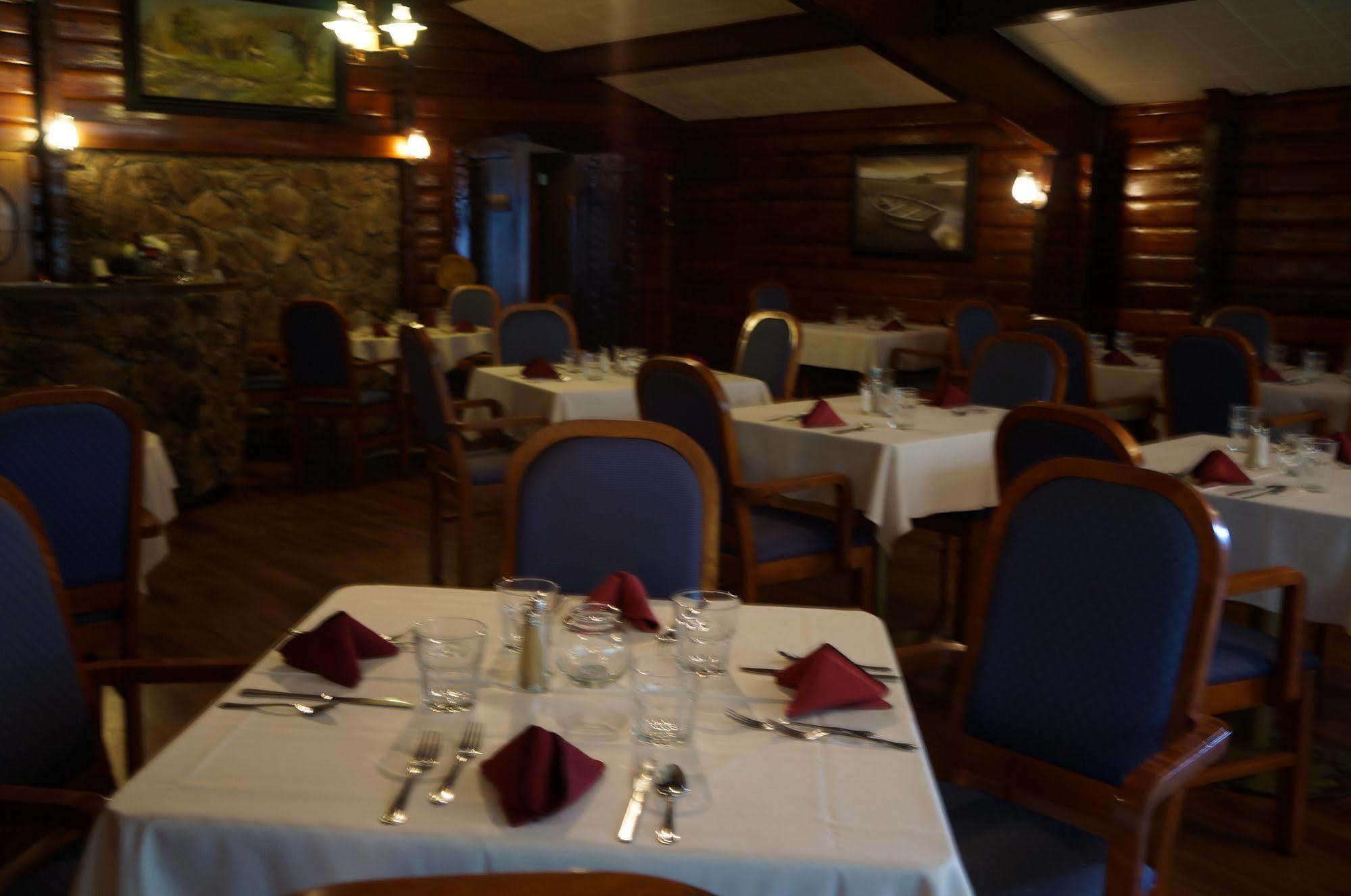 Chalet Inn Kitimat ภายนอก รูปภาพ