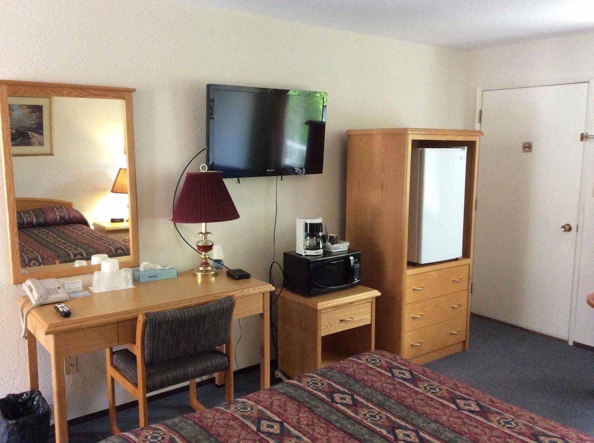 Chalet Inn Kitimat ภายนอก รูปภาพ