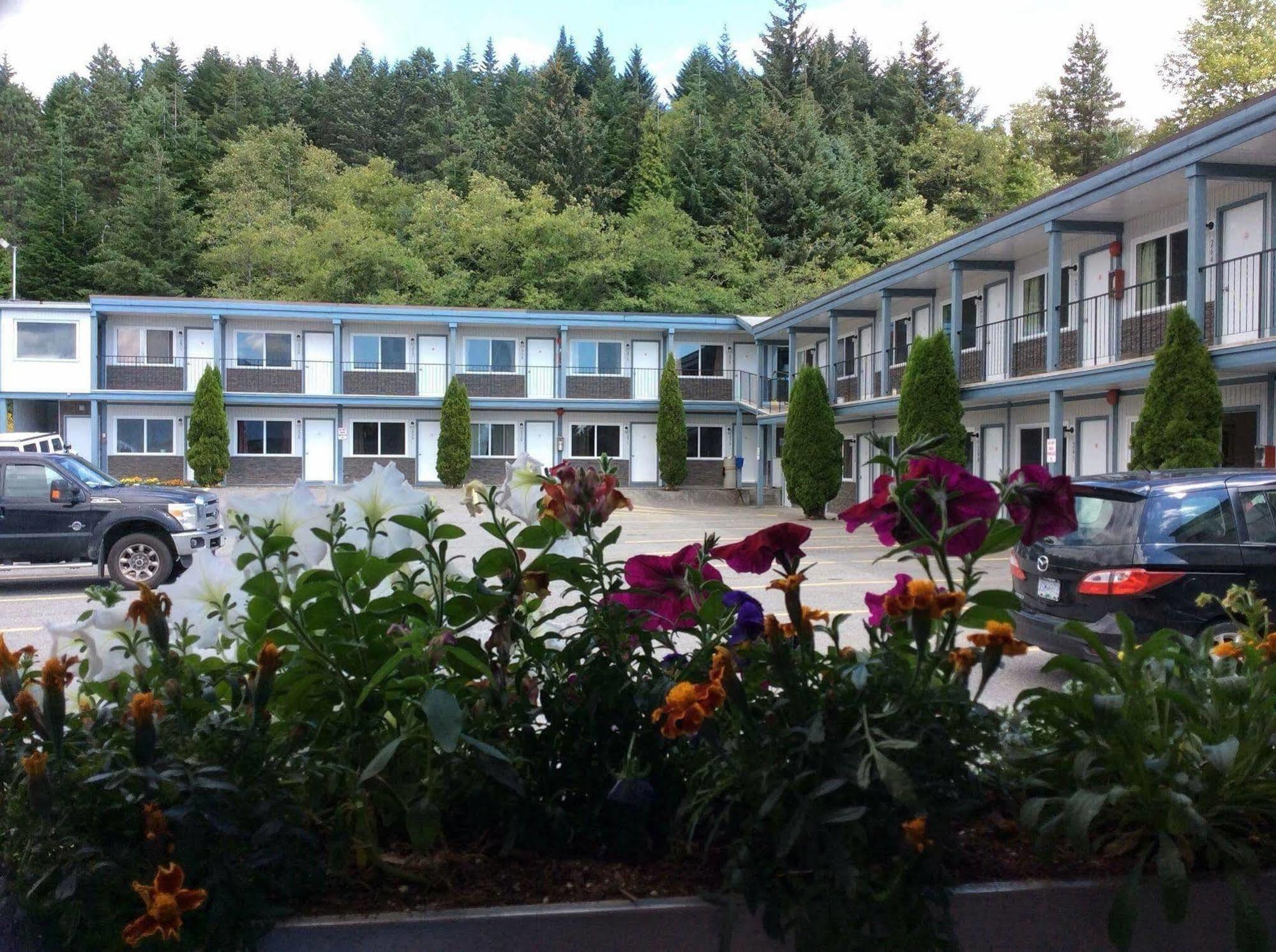 Chalet Inn Kitimat ภายนอก รูปภาพ