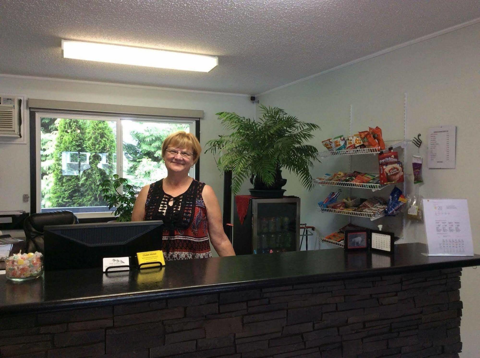 Chalet Inn Kitimat ภายนอก รูปภาพ